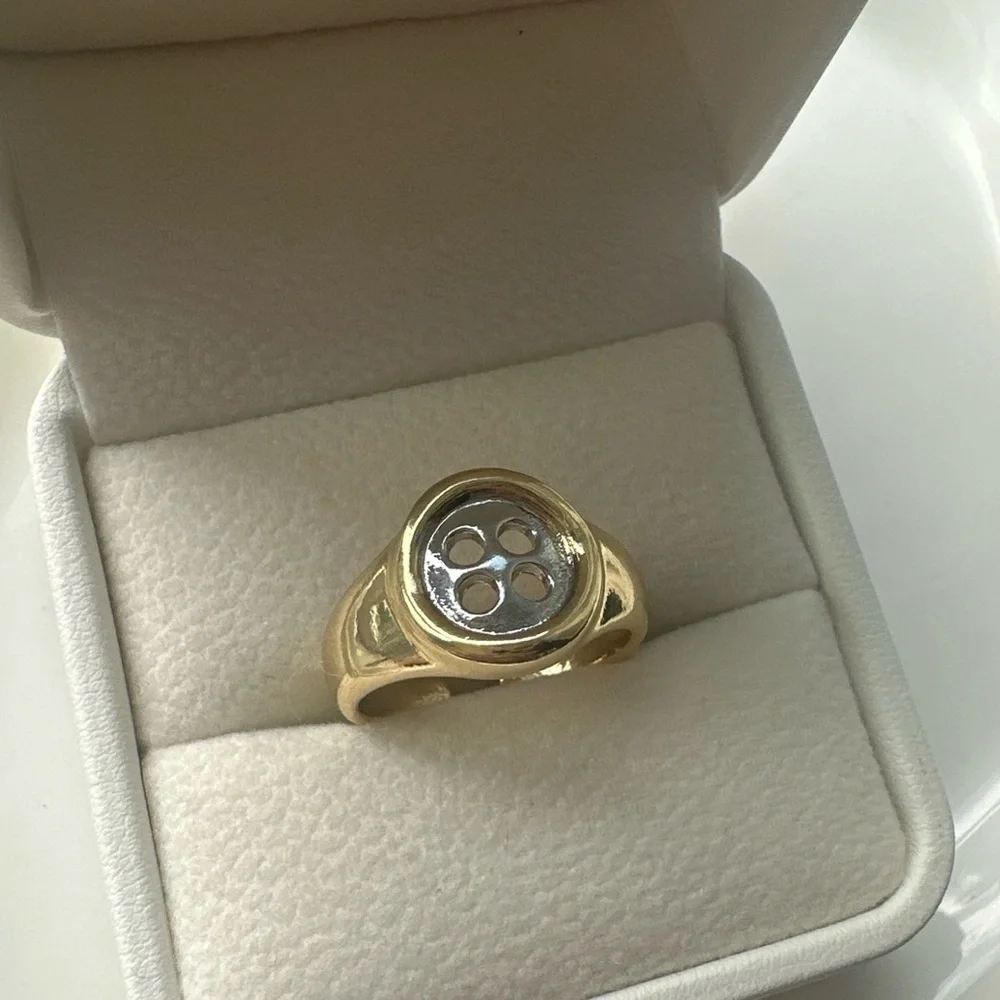 Vintage Ring | Gold & Silver toned button ring
